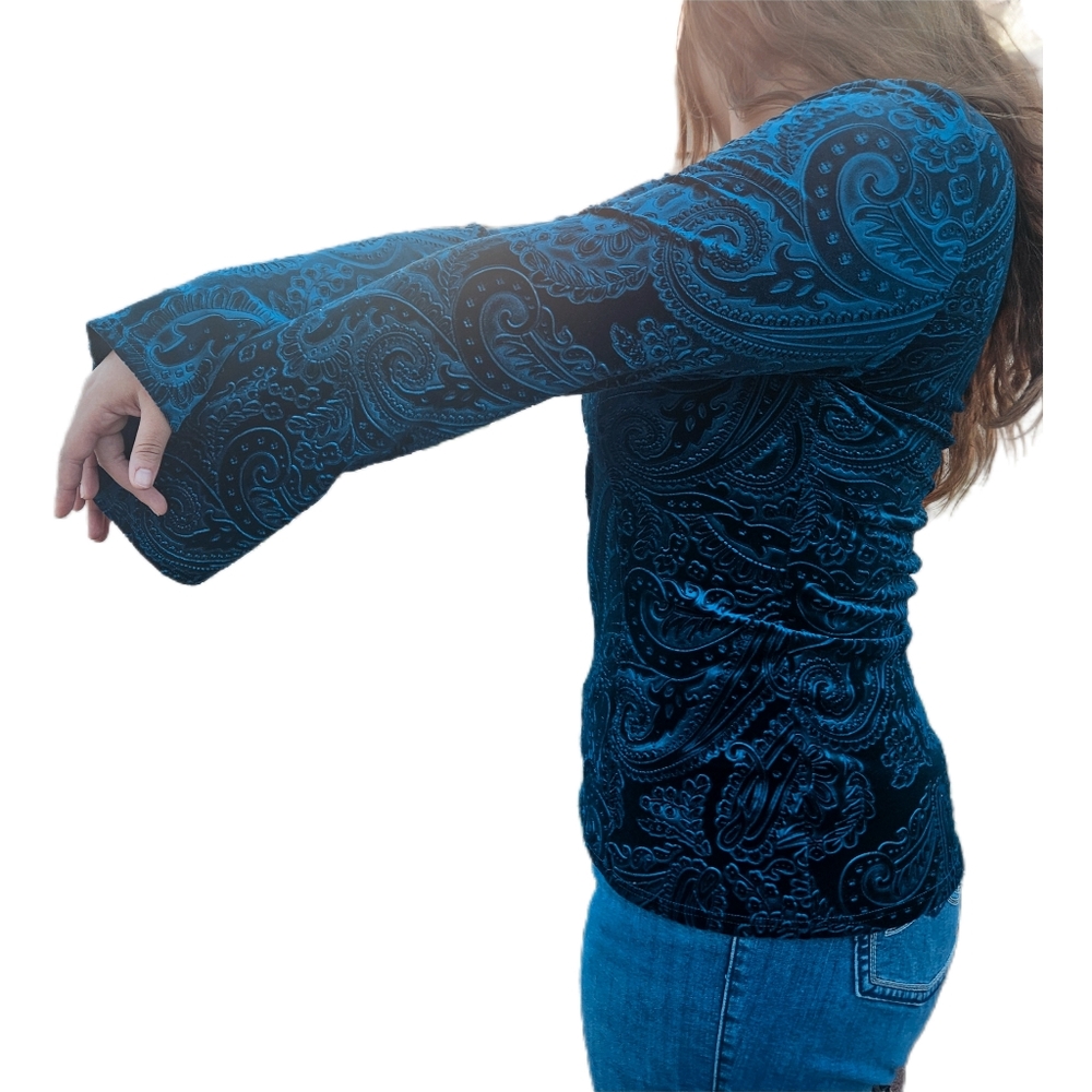 NWoT Vintage Y2K ARIANNE Paisley Embossed Velvet Long Bell Sleeve Lace Up Top